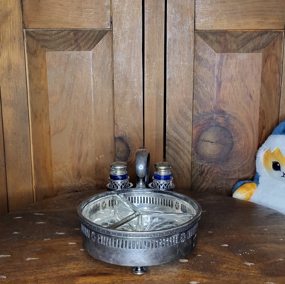 Elegant Silver and Blue Condiment Set - Picture 5 of 16